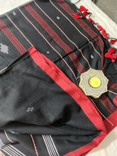 Load image into Gallery viewer, RAAT AKELI HAI